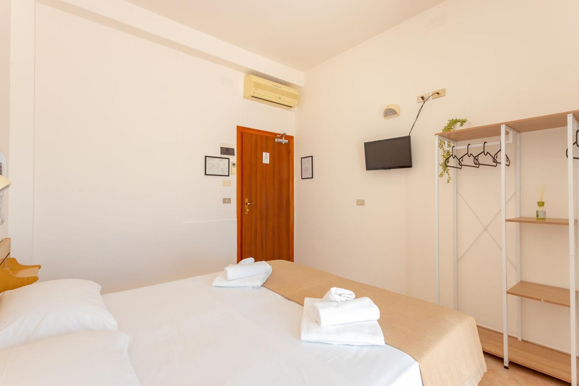 Hotel Katina リミニ エクステリア 写真