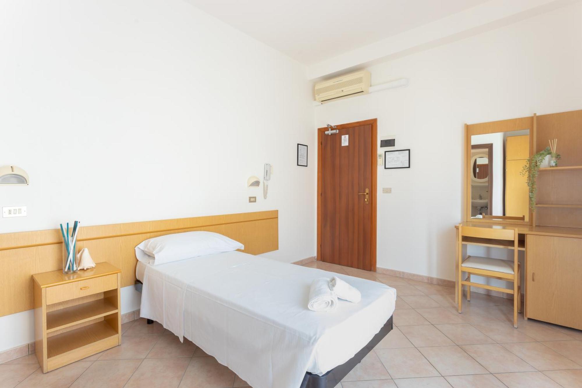 Hotel Katina リミニ エクステリア 写真