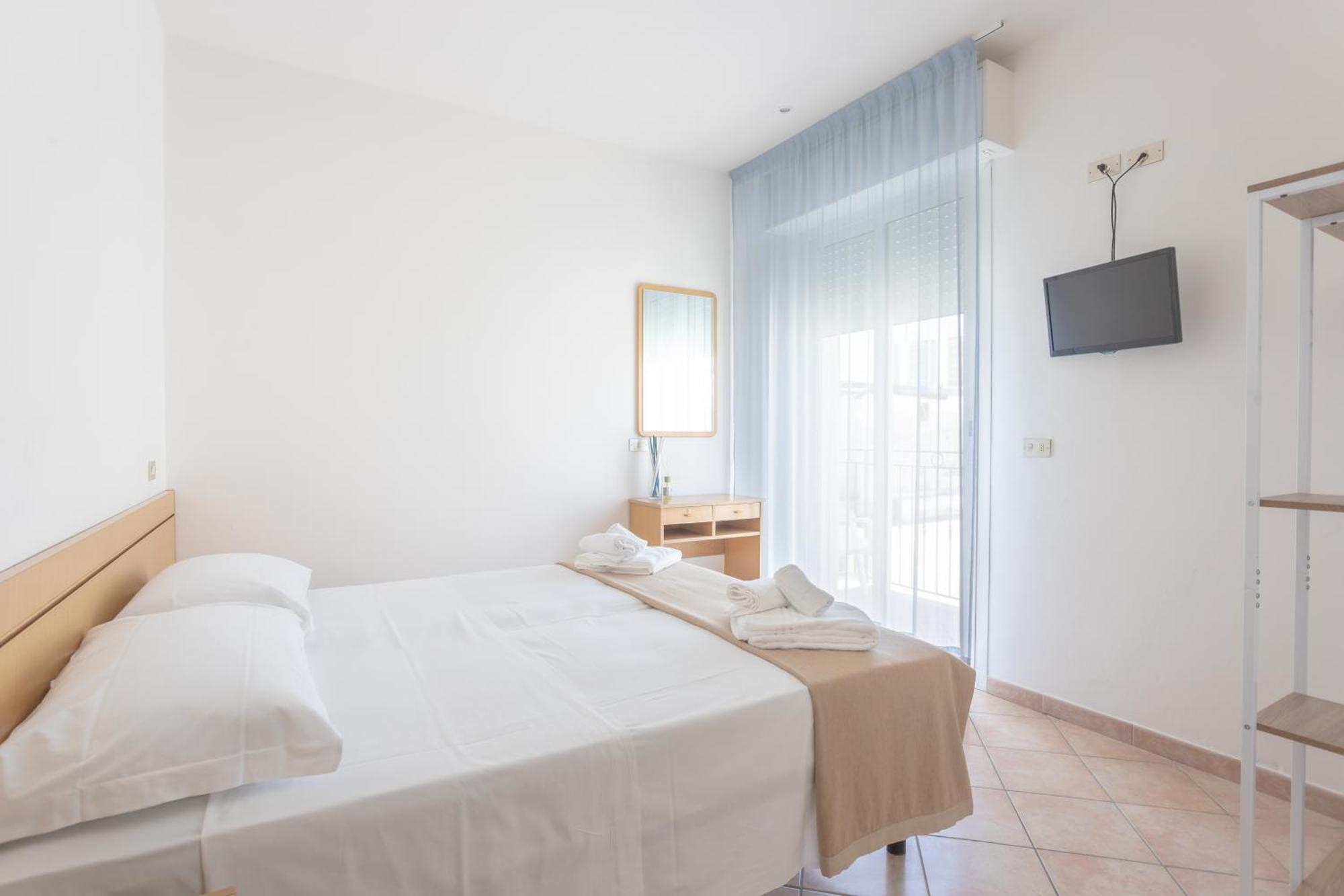 Hotel Katina リミニ エクステリア 写真