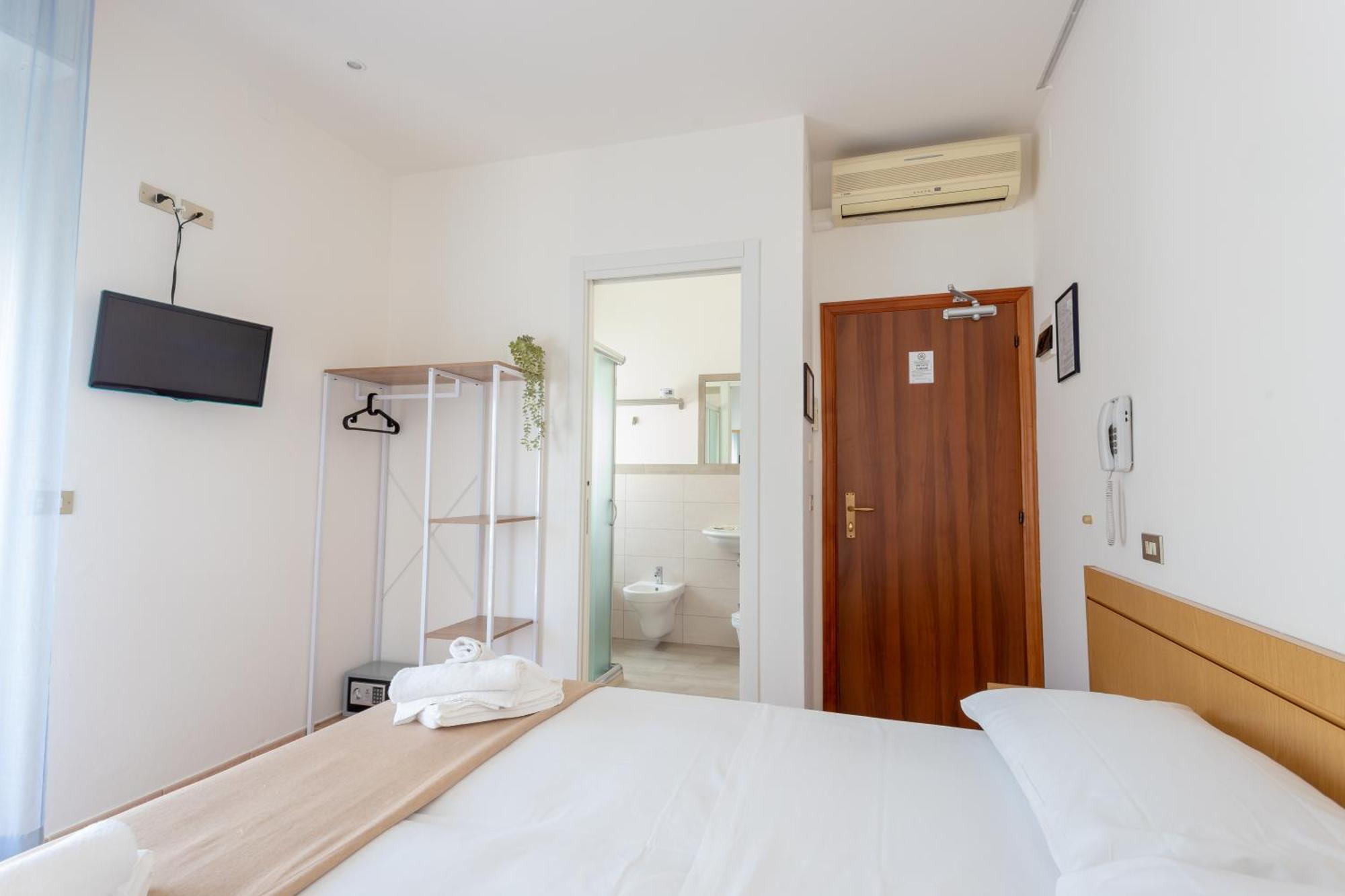 Hotel Katina リミニ エクステリア 写真